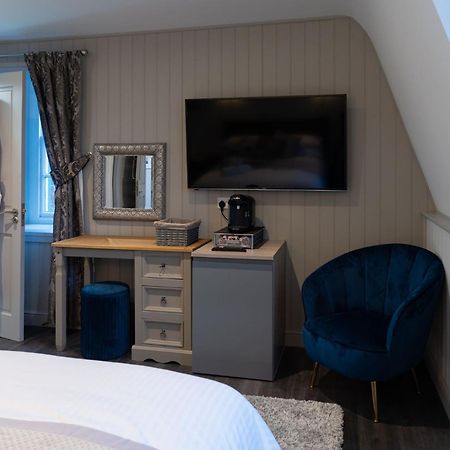 The Three Crowns B&B Plymouth Room photo